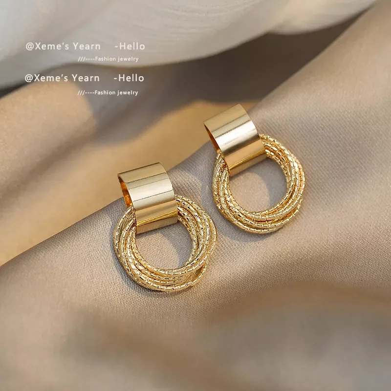 Retro Metallic Gold Multiple Small Circle Pendant Earrings 2020 New Jewelry fashion Wedding Party Unusual Earrings For Woman
Retro Metallic Gold Multiple Small Circle Pendant Earrings 2020 New Jewelry fashion Wedding Party Unusual Earrings For Woman