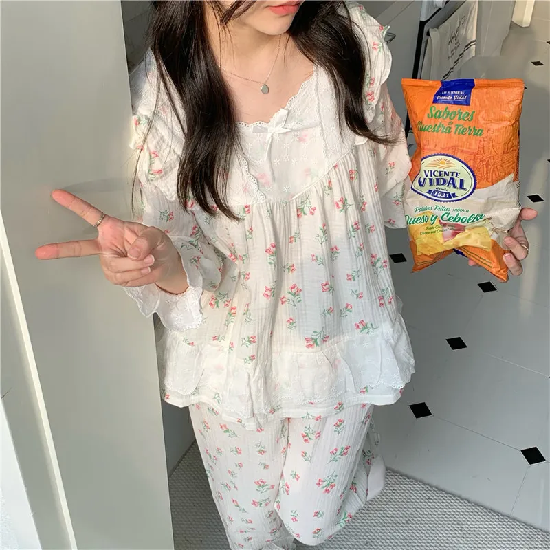 Sweet Floral Print Autumn Home Suit Women Korean Casual Two Piece Pajamas Set Cotton Ruffles Lace Sleepwear Shirts + Trousers
Sweet Floral Print Autumn Home Suit Women Korean Casual Two Piece Pajamas Set Cotton Ruffles Lace Sleepwear Shirts + Trousers