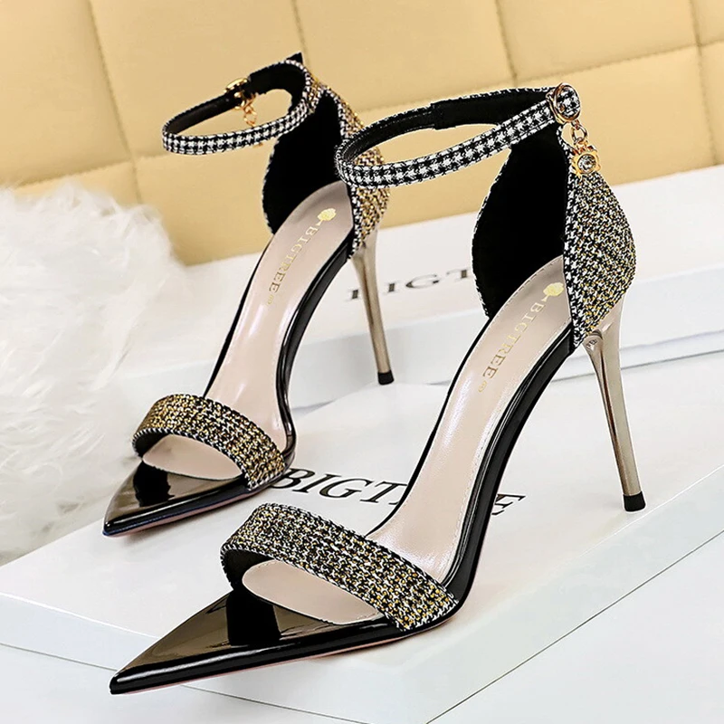 Женские босоножки, Новинка лета 2022, женская обувь на тонком высоком каблуке с заклепками и металлической цепочкой, женская обувь с открытым ...
Женские босоножки, Новинка лета 2022, женская обувь на тонком высоком каблуке с заклепками и металлической цепочкой, женская обувь с открытым ...