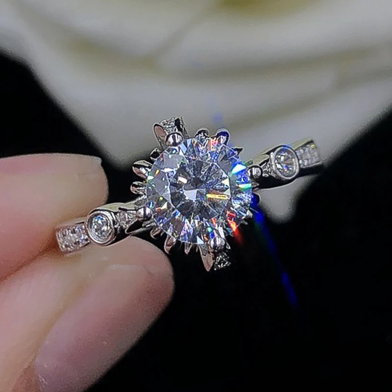 Huitan Romantic Engagement Ring for Lover High Quality Silver Color Bling Bling Cubic Zirconia New Fashion Wedding Women Jewelry
Huitan Romantic Engagement Ring for Lover High Quality Silver Color Bling Bling Cubic Zirconia New Fashion Wedding Women Jewelry