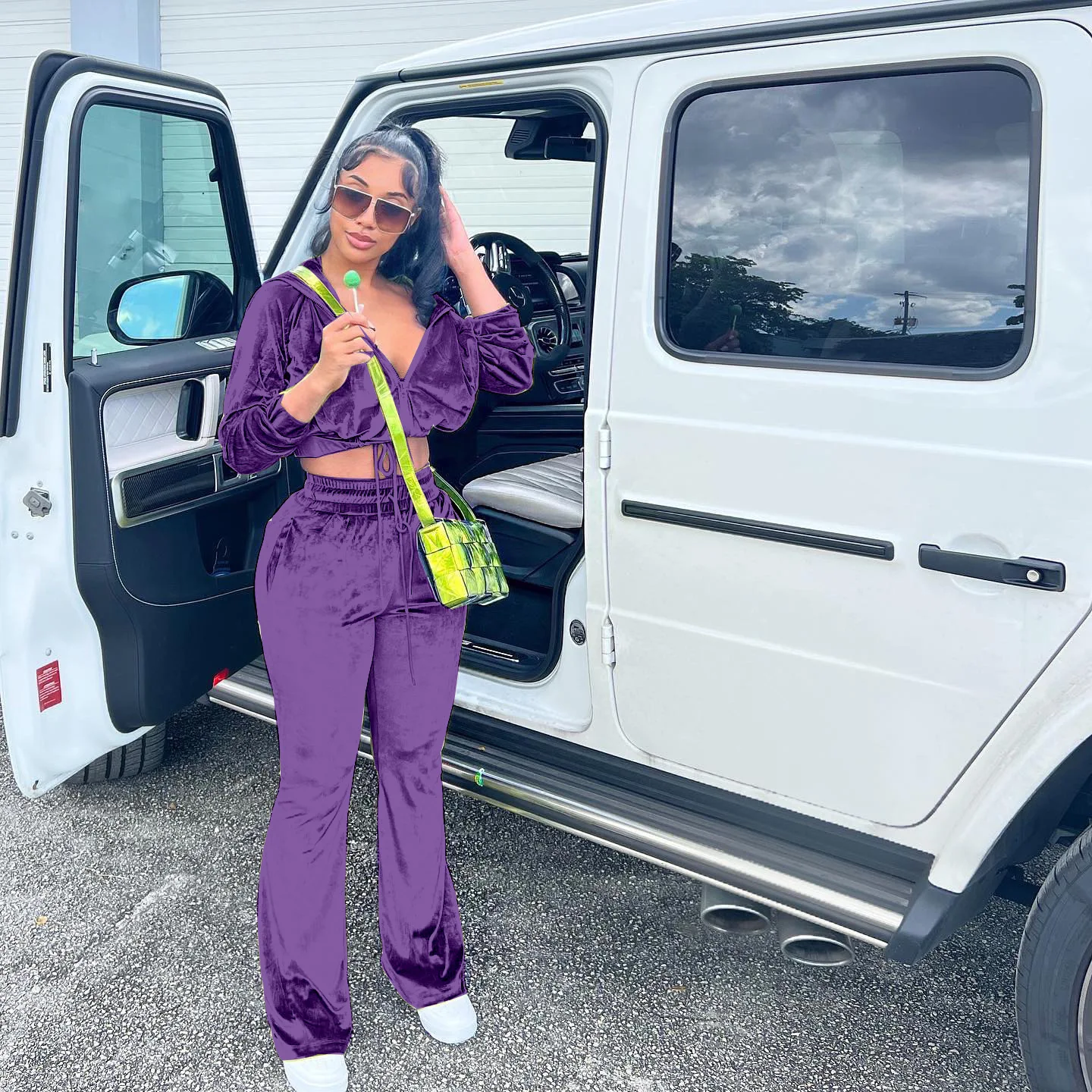 Женский бархатный костюм с расклешенными брюками и курткой с капюшоном на молнии и длинным рукавом, повседневный комплект из двух предмето...
Женский бархатный костюм с расклешенными брюками и курткой с капюшоном на молнии и длинным рукавом, повседневный комплект из двух предмето...