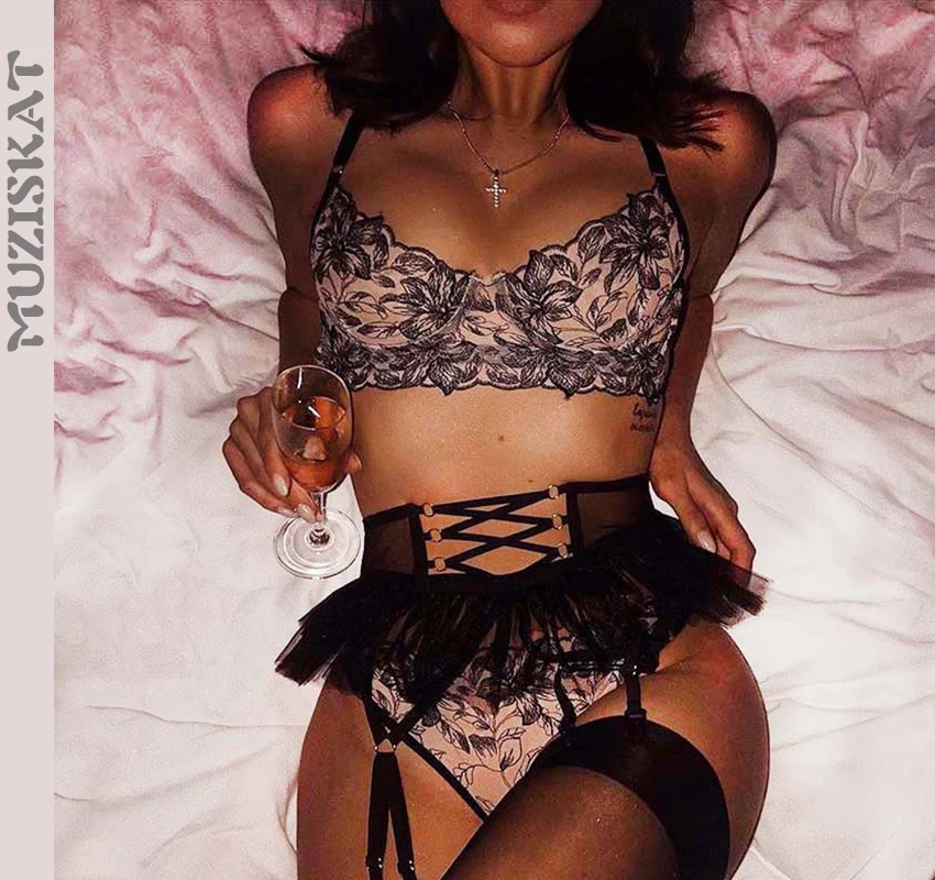 MUZISKAT Trendy Lingerie 2022 Women 3 Piece set Deluxe Erotic Package See Through Lingerie Tulle Embroidery Garter Underwear Set
MUZISKAT Trendy Lingerie 2022 Women 3 Piece set Deluxe Erotic Package See Through Lingerie Tulle Embroidery Garter Underwear Set