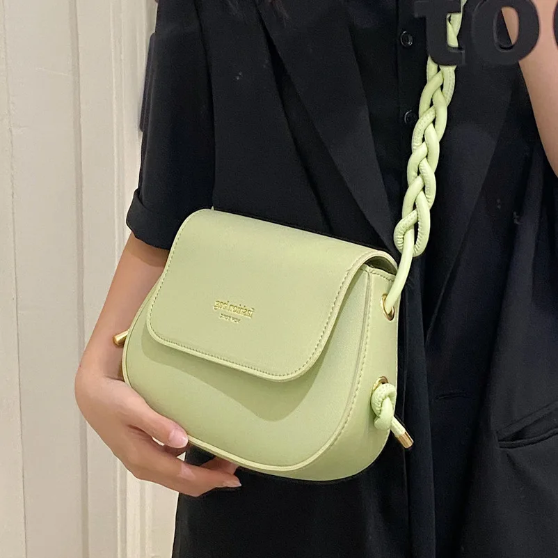 2022 Women's Casual Texture Shoulder Bag Fashion Trendy Net Red Messenger Bag High Quality Saddle Bag Casual Simple Armpit Bag 
2022 Women's Casual Texture Shoulder Bag Fashion Trendy Net Red Messenger Bag High Quality Saddle Bag Casual Simple Armpit Bag