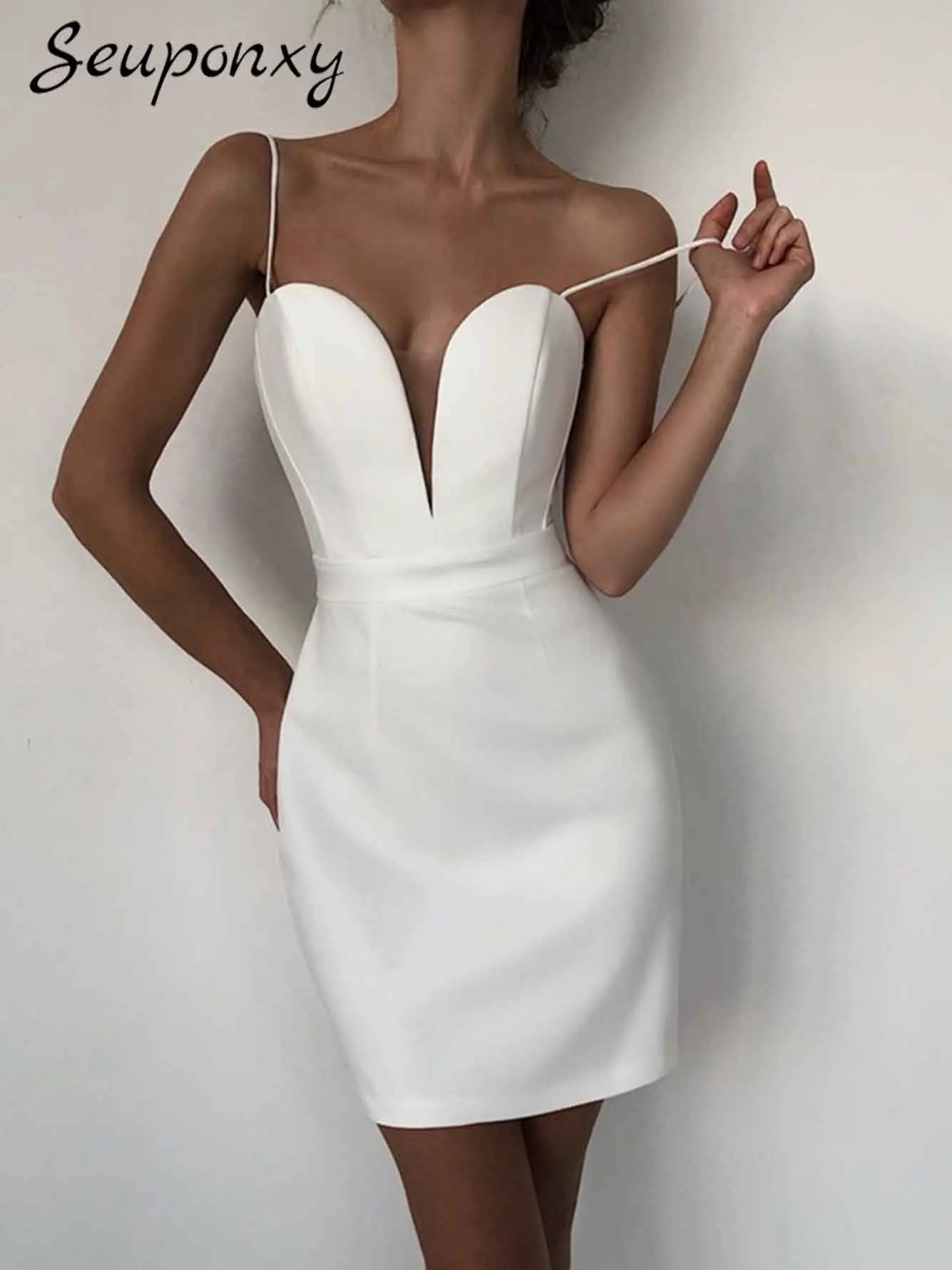 High Quality Summer Sexy Spaghetti Strap Sleeveless Mesh Bodycon Bandage Dress Women's 2022 Elegant Evening Club Party Dress
High Quality Summer Sexy Spaghetti Strap Sleeveless Mesh Bodycon Bandage Dress Women's 2022 Elegant Evening Club Party Dress