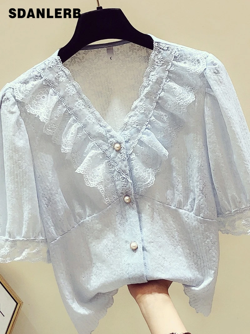 Lace V-neck Patchwork Chiffon Shirt for Women 2022 Summer New Western Style Elegant Blouse All-Match Short Sleeve Tops Camisas
Lace V-neck Patchwork Chiffon Shirt for Women 2022 Summer New Western Style Elegant Blouse All-Match Short Sleeve Tops Camisas