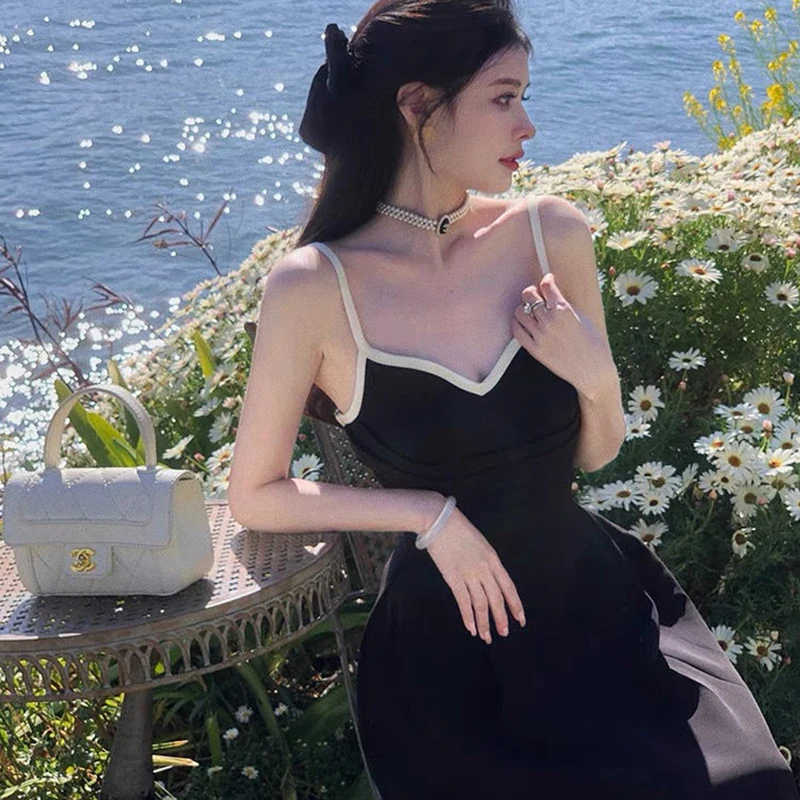 Hepburn Style Little Black Dress Female French Royal Sister Style Design Sense Temperament Waist Slim Black Strap Dress
Hepburn Style Little Black Dress Female French Royal Sister Style Design Sense Temperament Waist Slim Black Strap Dress