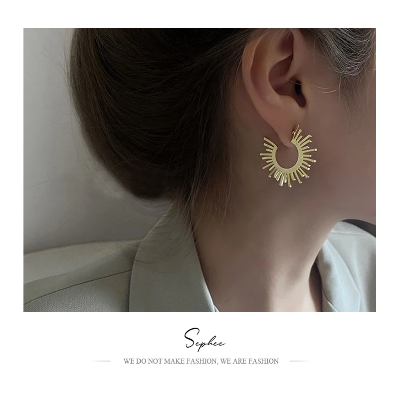 2022 New Korean Design Sunflower Ear Rings Female S925 Silver Needle Earrings Simple Stainless Steel Gold Earrings for Women
2022 New Korean Design Sunflower Ear Rings Female S925 Silver Needle Earrings Simple Stainless Steel Gold Earrings for Women
