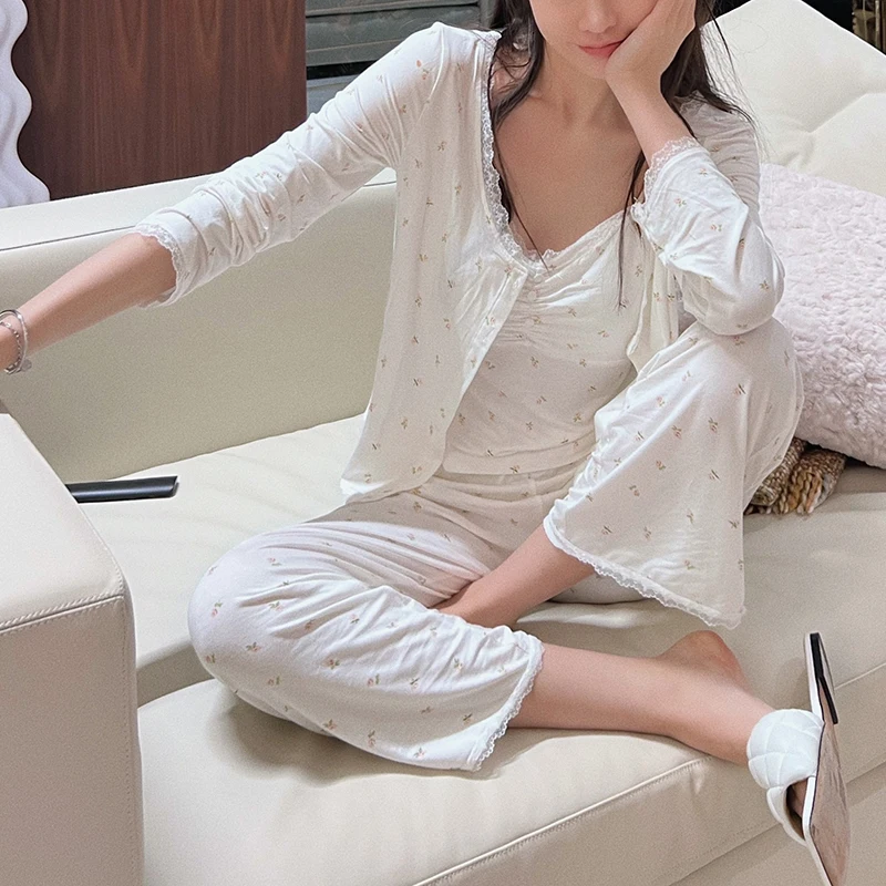

Women Cotton Pajamas Ladies White Sleepwear Simple Leisure Pyjamas 3pcs Long sleeve Robe Camisole Pajamas INS Fashion Spaghetti