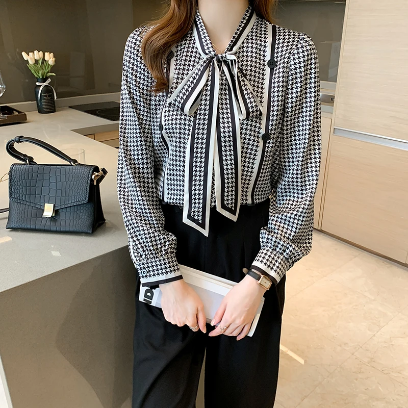 Satin Plaid Women's Blouse Loose Printing Bow Casual Shirt Summer Long Sleeves Elegant Top 2022 New Fashion Female Clothing
Satin Plaid Women's Blouse Loose Printing Bow Casual Shirt Summer Long Sleeves Elegant Top 2022 New Fashion Female Clothing