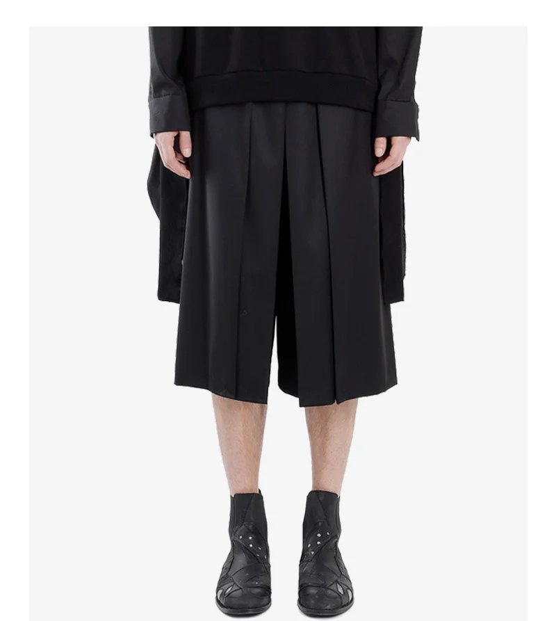 pleated Loose deconstructed five-point pants men's simple folding hakama design original designer brand
pleated Loose deconstructed five-point pants men's simple folding hakama design original designer brand
