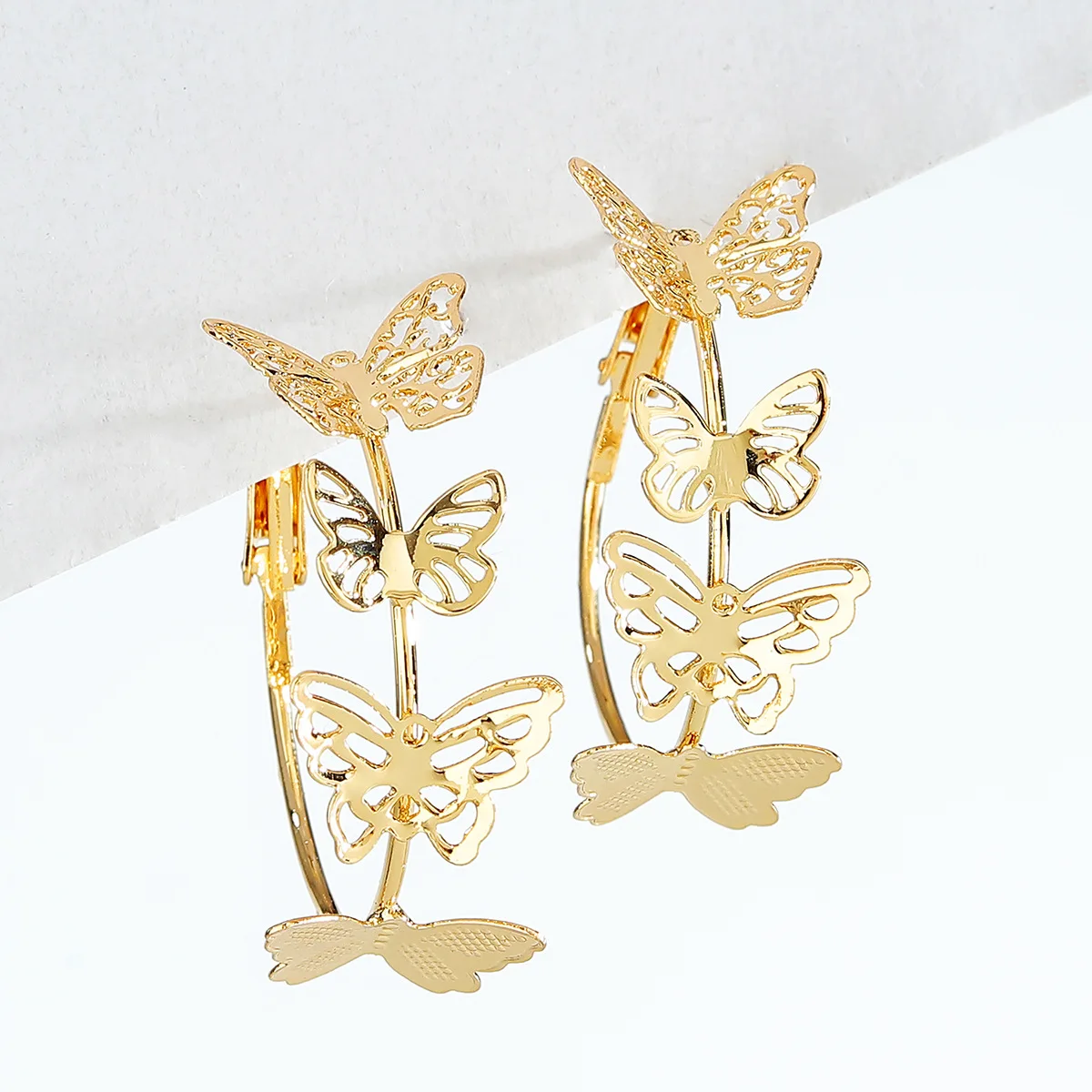 New Trendy Elegant Metal Butterfly Gold Color Hoop Earrings For Women Fashion Hoop Earing 2022
New Trendy Elegant Metal Butterfly Gold Color Hoop Earrings For Women Fashion Hoop Earing 2022