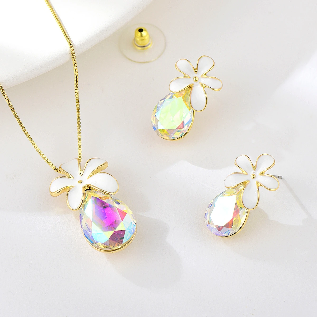 Viennois Gold Plated Artificial Crystal 2 Piece Flower Jewelry Set for Women Teen Girls,Wedding Party Proms Jewelry
Viennois Gold Plated Artificial Crystal 2 Piece Flower Jewelry Set for Women Teen Girls,Wedding Party Proms Jewelry