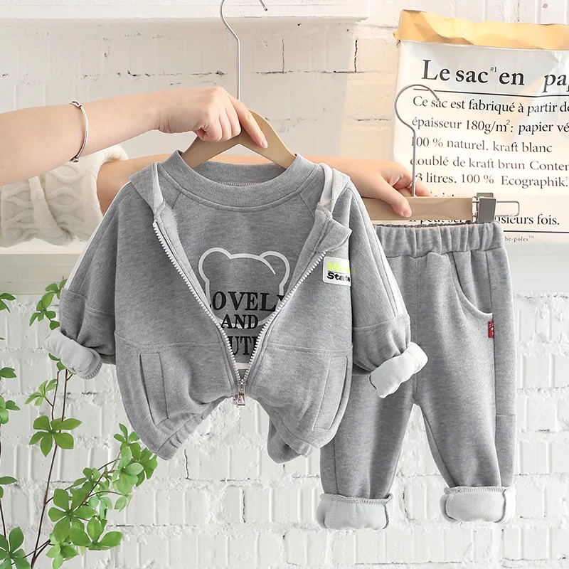 Bear three piece children's wear long sleeved children's wear cheap wholesale in spring
Bear three piece children's wear long sleeved children's wear cheap wholesale in spring