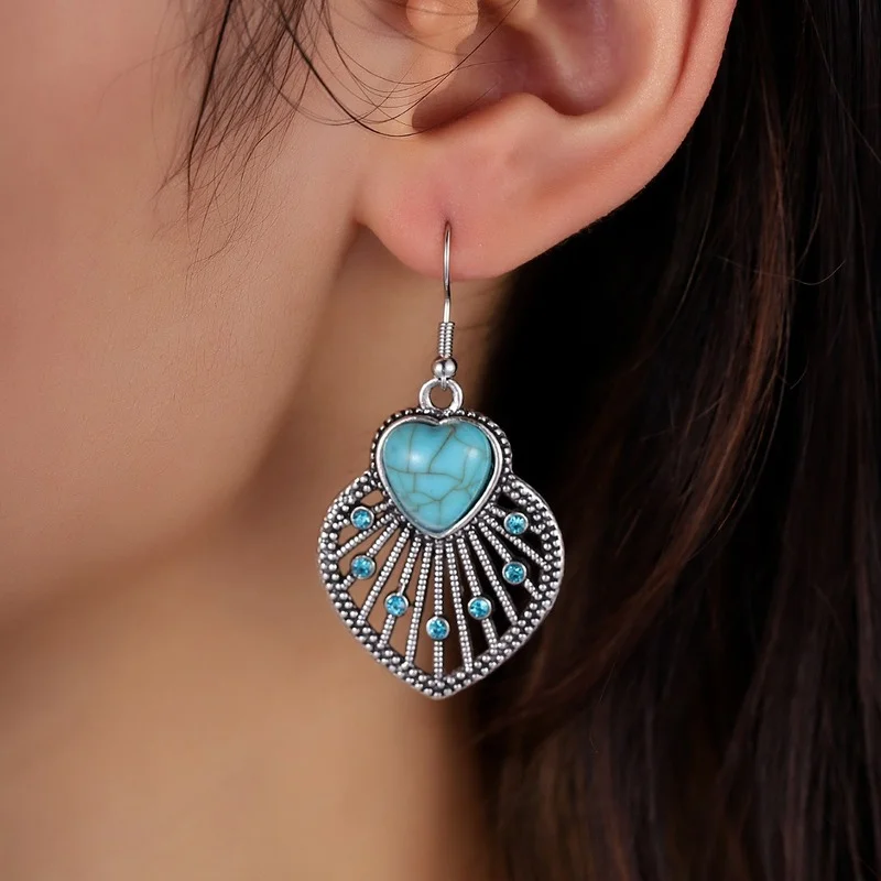 Retro Bohemian Love Pine Stone Earrings Fashion Personalized Leaves Hollow Earrings Jewelry
Retro Bohemian Love Pine Stone Earrings Fashion Personalized Leaves Hollow Earrings Jewelry