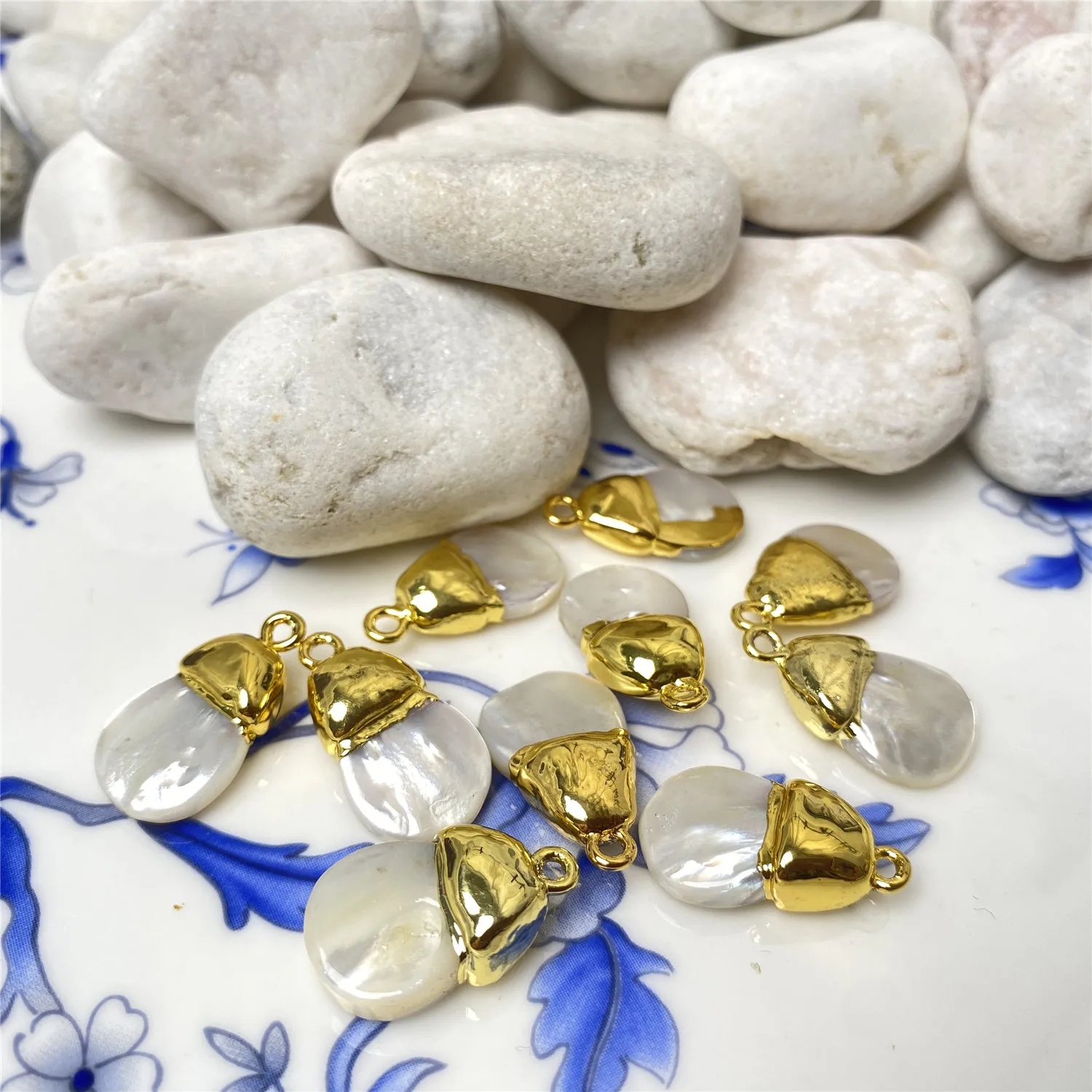 10pcs/batch shell small pendant pendant ladies make DIY necklace, bracelet, earring accessories wholesale
10pcs/batch shell small pendant pendant ladies make DIY necklace, bracelet, earring accessories wholesale