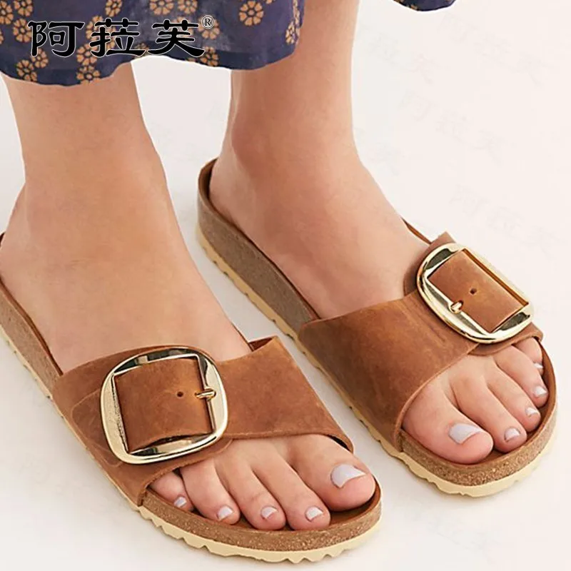 Summer Flats Patform Slippers Women Casual Belt Buckle Sandals Designer Beach Sport Flip Flops Fashion Suede Slides Women Shoes
Summer Flats Patform Slippers Women Casual Belt Buckle Sandals Designer Beach Sport Flip Flops Fashion Suede Slides Women Shoes