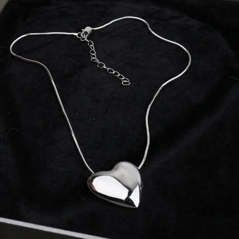 Minimalist Heart Shape Pendant Snake Chain Gothic Simple Black Gold Tone Necklaces For Women Fashion Vintage Basic Punk Jewelry
Minimalist Heart Shape Pendant Snake Chain Gothic Simple Black Gold Tone Necklaces For Women Fashion Vintage Basic Punk Jewelry