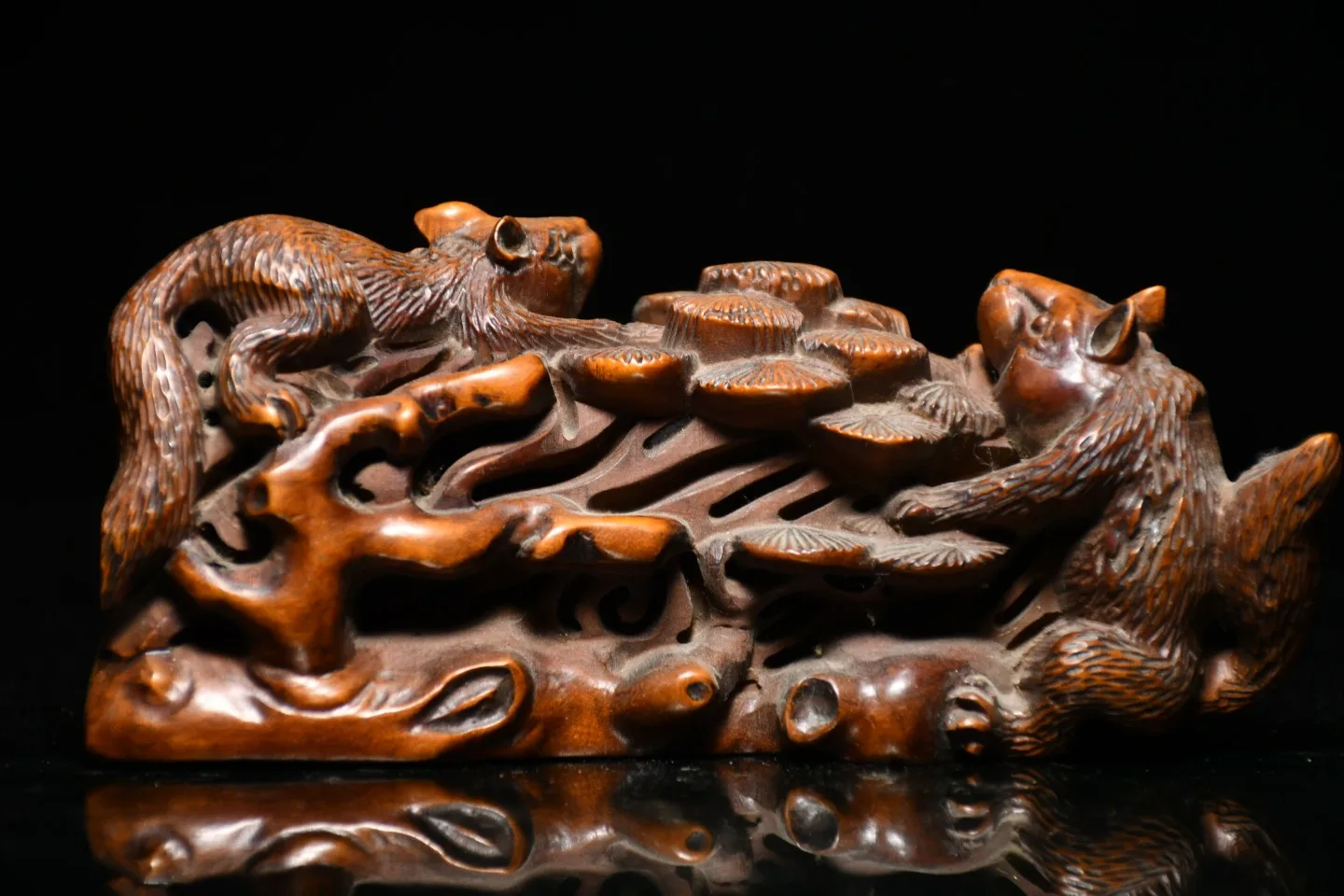 5"Chinese Folk Collection Boxwood squirrel pine branches pine cones fruitful Gather fortune ornament Town house Exorcism
5"Chinese Folk Collection Boxwood squirrel pine branches pine cones fruitful Gather fortune ornament Town house Exorcism