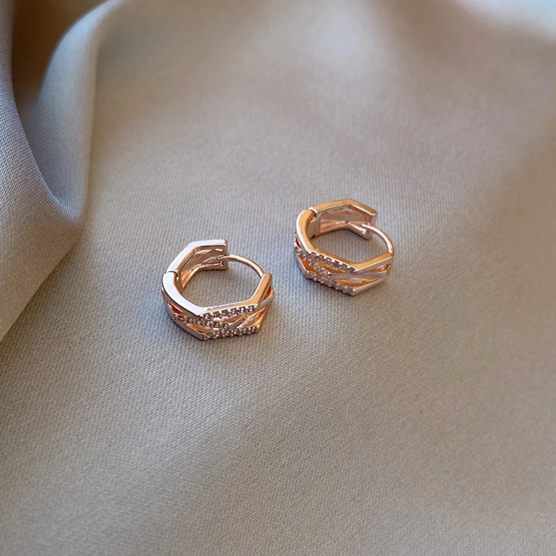Korea Fashion Rose Gold Cric Zirconia Geometry Earring Circle for Women Gift Jewelry Party Accessories Birthday
Korea Fashion Rose Gold Cric Zirconia Geometry Earring Circle for Women Gift Jewelry Party Accessories Birthday