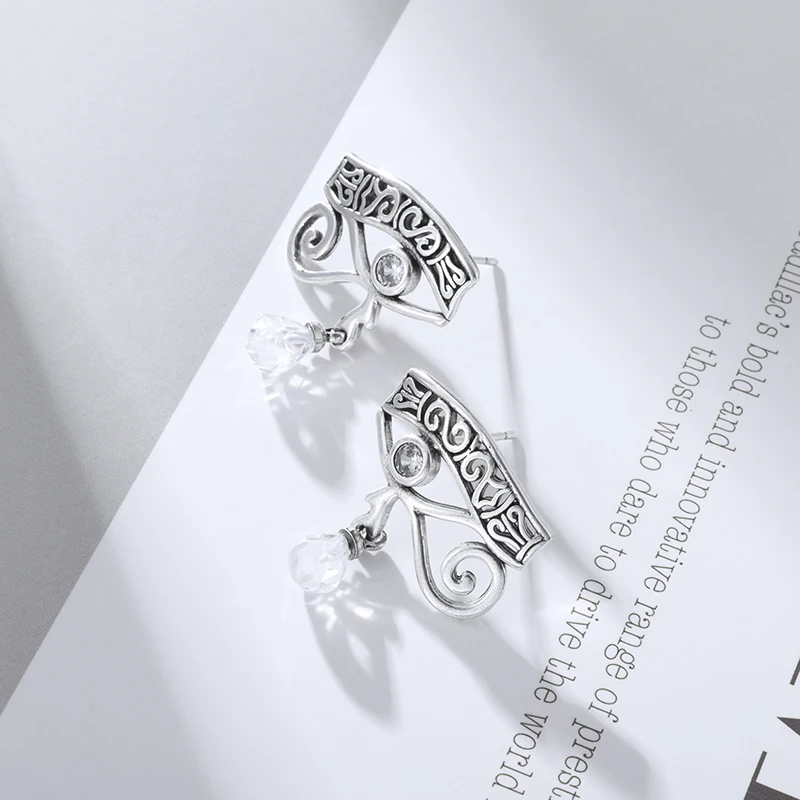 Classic retro silver color ancient Egypt Eye of Horus earrings teardrop pendant ladies elegant temperament amulet earrings 
Classic retro silver color ancient Egypt Eye of Horus earrings teardrop pendant ladies elegant temperament amulet earrings