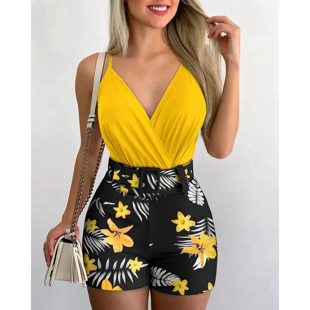 Casual Summer Women Sleeveless 2 Pieces Set Outfits Skinny V Neck Spaghetti Strap Top & Floral Print Shorts Set With Belt Casual
Casual Summer Women Sleeveless 2 Pieces Set Outfits Skinny V Neck Spaghetti Strap Top & Floral Print Shorts Set With Belt Casual