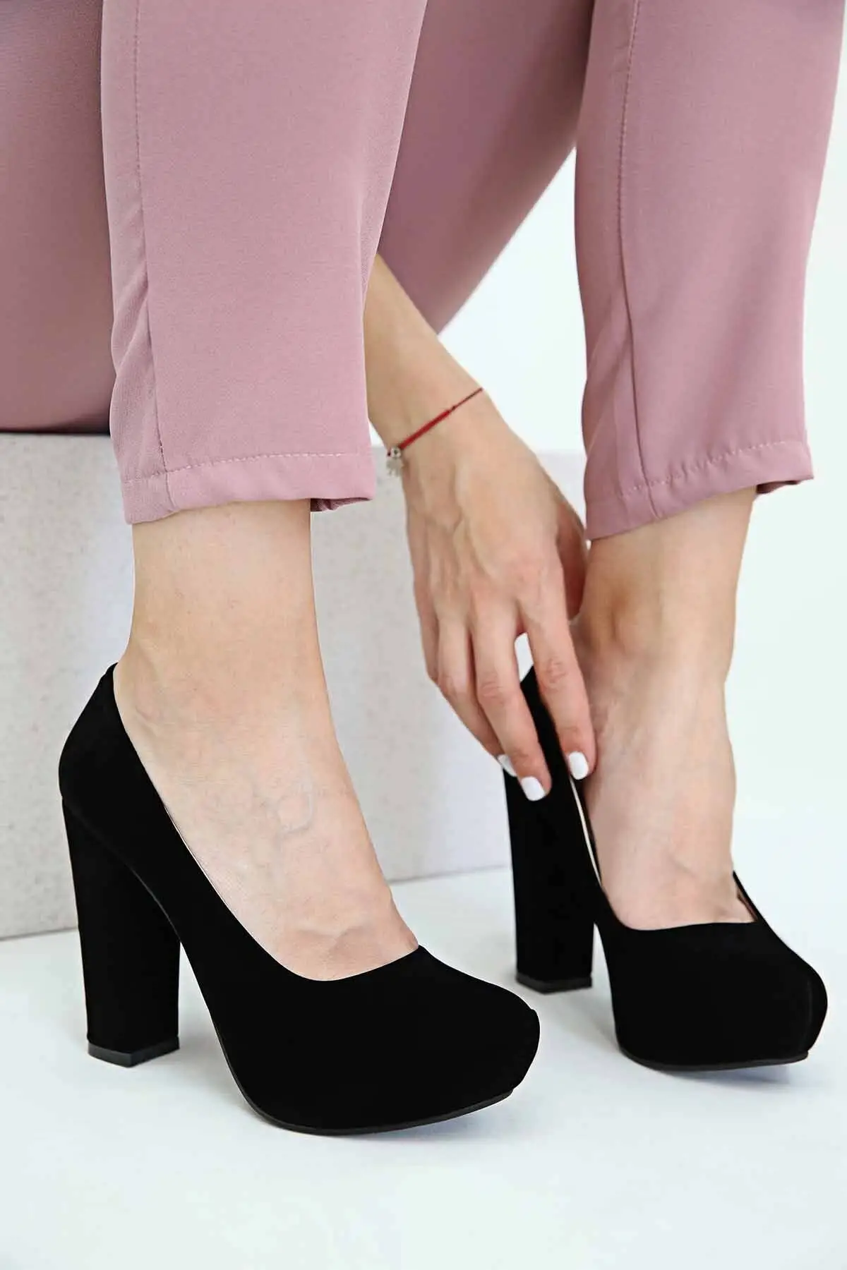 Женская вечерняя Обувь, стильные модные туфли на платформе и каблуке, черные замшевые туфли
Женская вечерняя Обувь, стильные модные туфли на платформе и каблуке, черные замшевые туфли