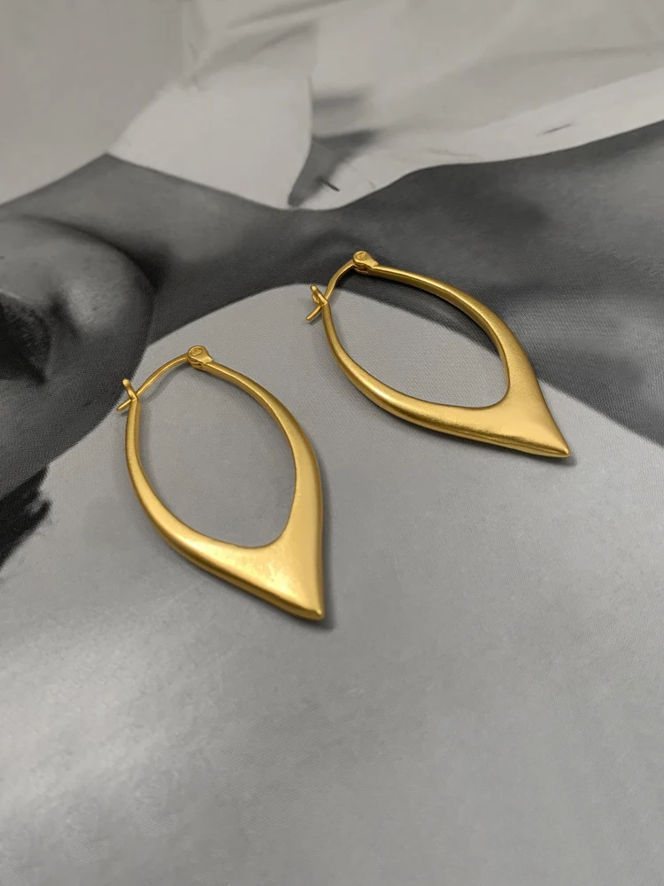 Vintage Matte Gold Earrings Luxury Trendy Earrings 18K Stainless Steel Gold Plated Fashion Accessories
Vintage Matte Gold Earrings Luxury Trendy Earrings 18K Stainless Steel Gold Plated Fashion Accessories