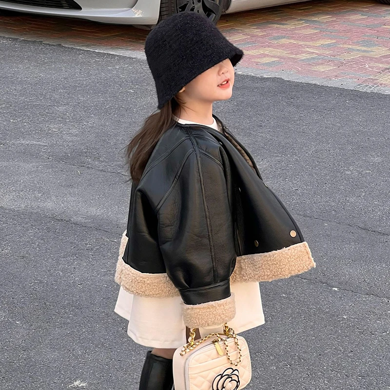 Girls Windproof PU Coat 2022 Winter Fashion Kids Plush Short Jackets Children's Wear 3-7Y Cardigan Outerwear Keep Warm Clothes
Girls Windproof PU Coat 2022 Winter Fashion Kids Plush Short Jackets Children's Wear 3-7Y Cardigan Outerwear Keep Warm Clothes