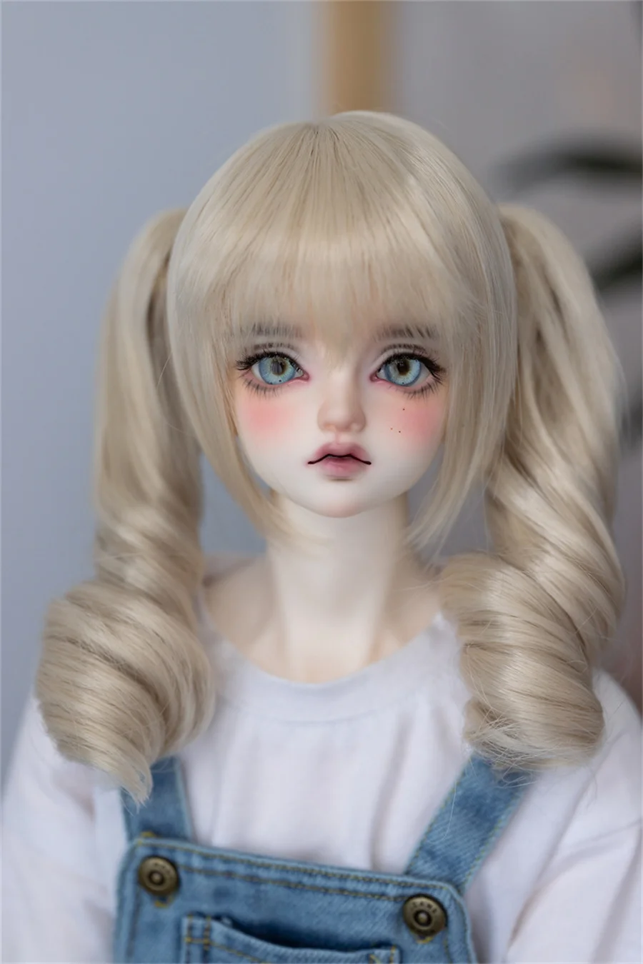 BJD wig applies to 1/3 1/4 doll girl high temperature silk wig tiger clip style double ponytail curls BJD accessories
BJD wig applies to 1/3 1/4 doll girl high temperature silk wig tiger clip style double ponytail curls BJD accessories