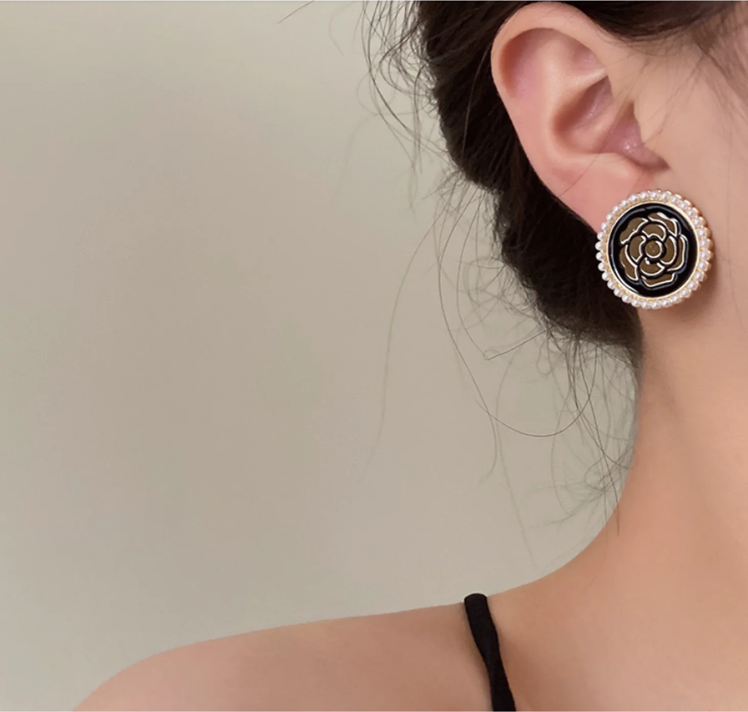 S925 silver needle vintage simple design pearl Camellia drop glaze Earrings for women Fashion Jewelry
S925 silver needle vintage simple design pearl Camellia drop glaze Earrings for women Fashion Jewelry