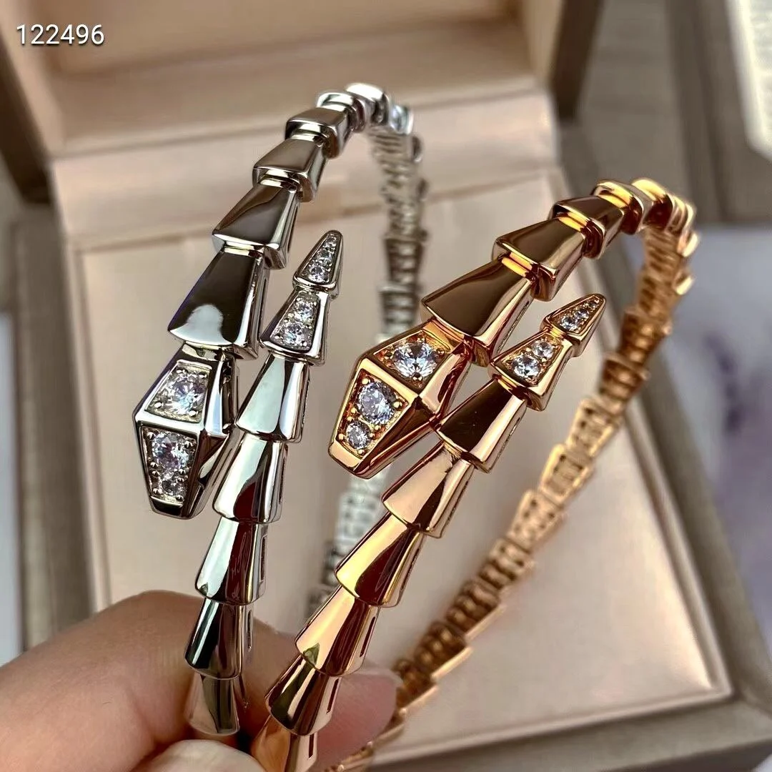 2023 Trend Original Classic Luxury High end Women's Fashion Bracelet Jewelry with Box Can Be Gifted to Family and Friends
2023 Trend Original Classic Luxury High end Women's Fashion Bracelet Jewelry with Box Can Be Gifted to Family and Friends