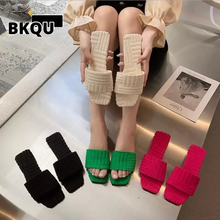 Warm towel pattern slippers 2022 women new embossed cotton drag home all-match sandals candy color slippers
Warm towel pattern slippers 2022 women new embossed cotton drag home all-match sandals candy color slippers