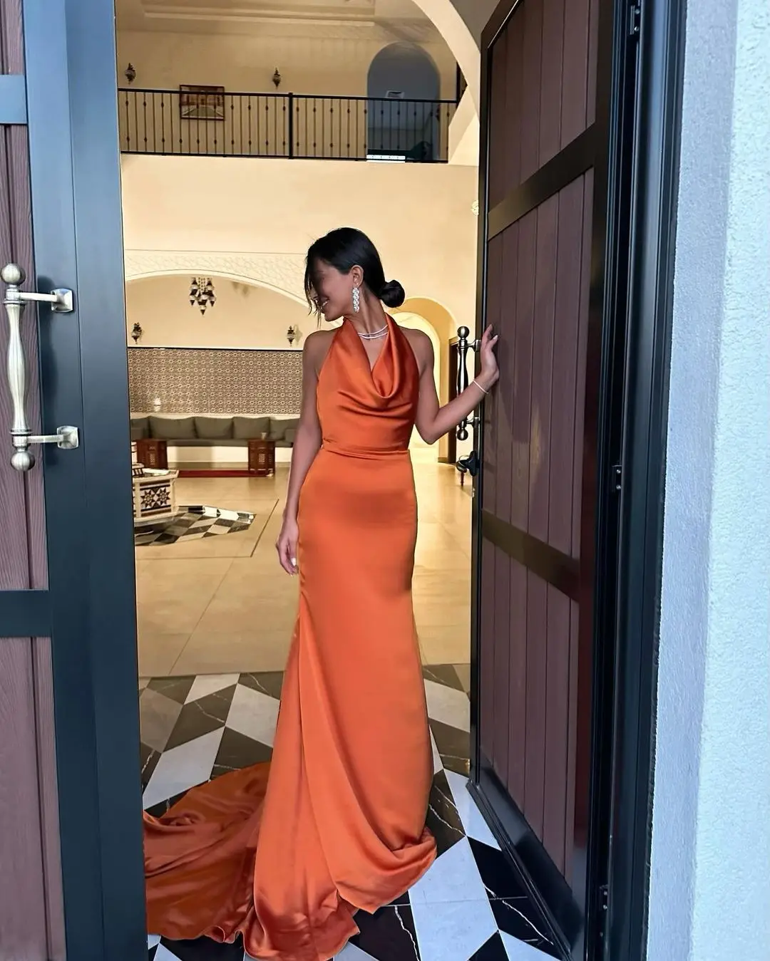 Vintage Mermaid Halter Neck Prom Dresses Sleeveless Pleated Satin Sweep Train Backless Simple Party Dresses
Vintage Mermaid Halter Neck Prom Dresses Sleeveless Pleated Satin Sweep Train Backless Simple Party Dresses