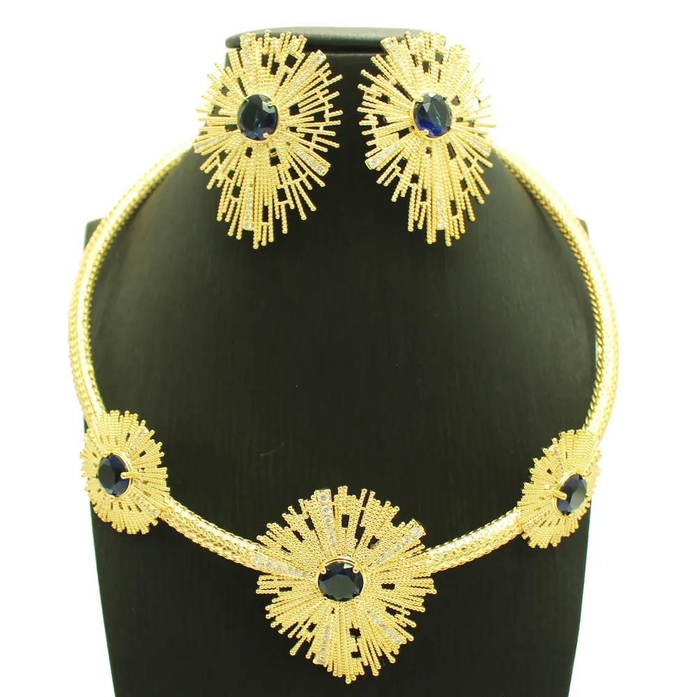 Комплект из колье и серёг, с золотым покрытием
Комплект из колье и серёг, с золотым покрытием