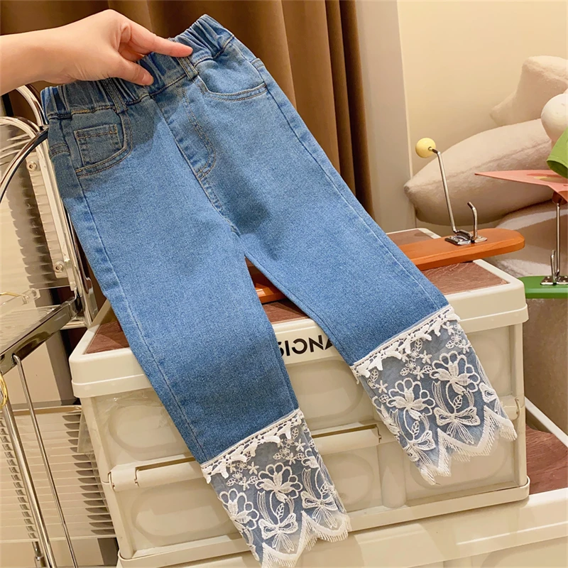 Брюки для девочек, Новинка Весна 2023, Детские сетчатые кружевные брюки с подолом, детские осенние модные кружевные джинсы
Брюки для девочек, Новинка Весна 2023, Детские сетчатые кружевные брюки с подолом, детские осенние модные кружевные джинсы