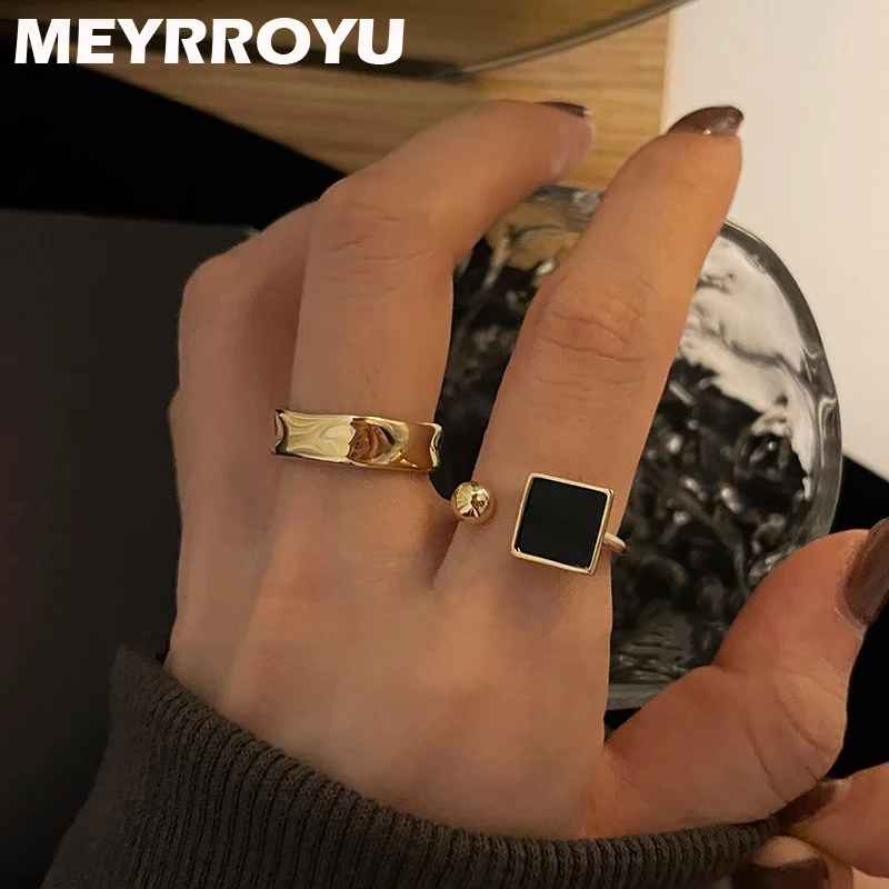 MEYRROYU Luxury Black Square Cuff Rings For Women Girl Korean Fashion New Jewelry Party Birthday Ladies Gift anillos mujer
MEYRROYU Luxury Black Square Cuff Rings For Women Girl Korean Fashion New Jewelry Party Birthday Ladies Gift anillos mujer