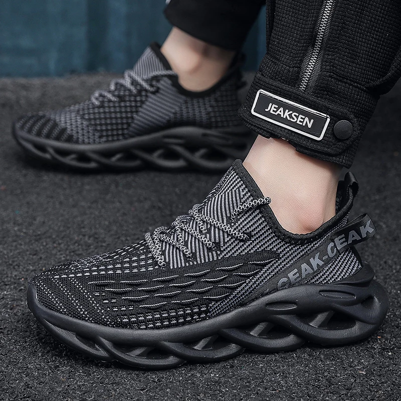 New Lightweight Men's Fashionable Sports Shoes Breathable Comfortable Running Shoes Outdoor Fitness Lazy Training Non-slip Shoes
New Lightweight Men's Fashionable Sports Shoes Breathable Comfortable Running Shoes Outdoor Fitness Lazy Training Non-slip Shoes