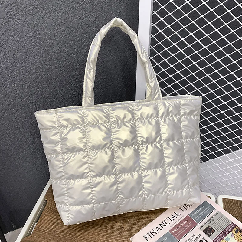 Luxury Designer Ladies Big Tote Bags 2021 Winter New Fashion Space Cotton Handbags Shoulder Bags High Quality Nylon Ms. Down Bag
Luxury Designer Ladies Big Tote Bags 2021 Winter New Fashion Space Cotton Handbags Shoulder Bags High Quality Nylon Ms. Down Bag