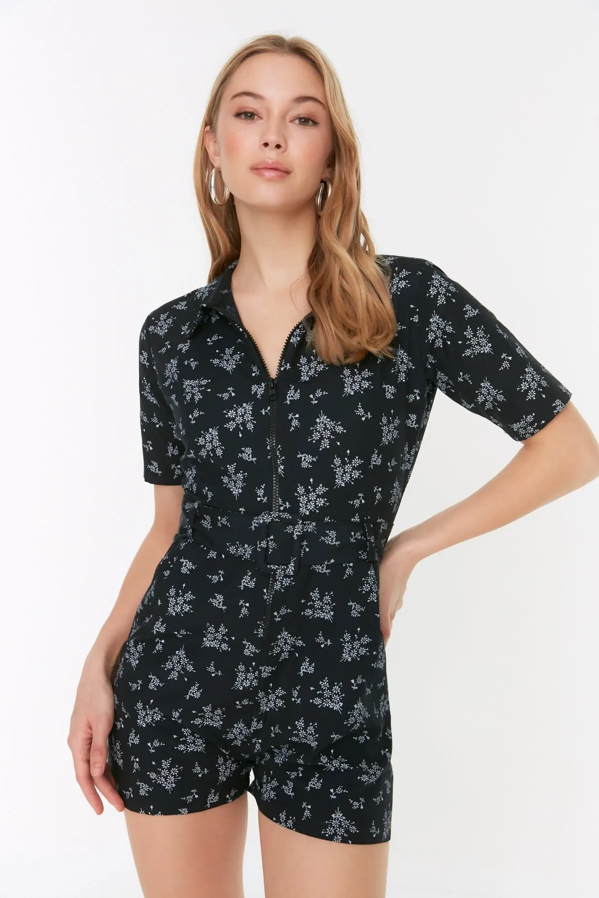 Women's Overalls Black Petite Belted Jumpsuit Hot Style Quality Fabric Sleeveless Baggy Trousers Casual Jumpsuit
Women's Overalls Black Petite Belted Jumpsuit Hot Style Quality Fabric Sleeveless Baggy Trousers Casual Jumpsuit