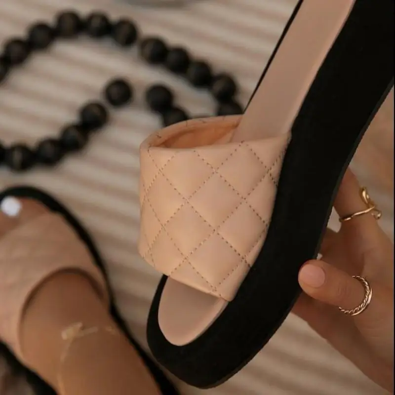 2022 Summer Women's Casual Flats Open Toe Diamond Leather Slippers Ladies Outdoor Non-slip Women's Platform Slippers 1
2022 Summer Women's Casual Flats Open Toe Diamond Leather Slippers Ladies Outdoor Non-slip Women's Platform Slippers 1