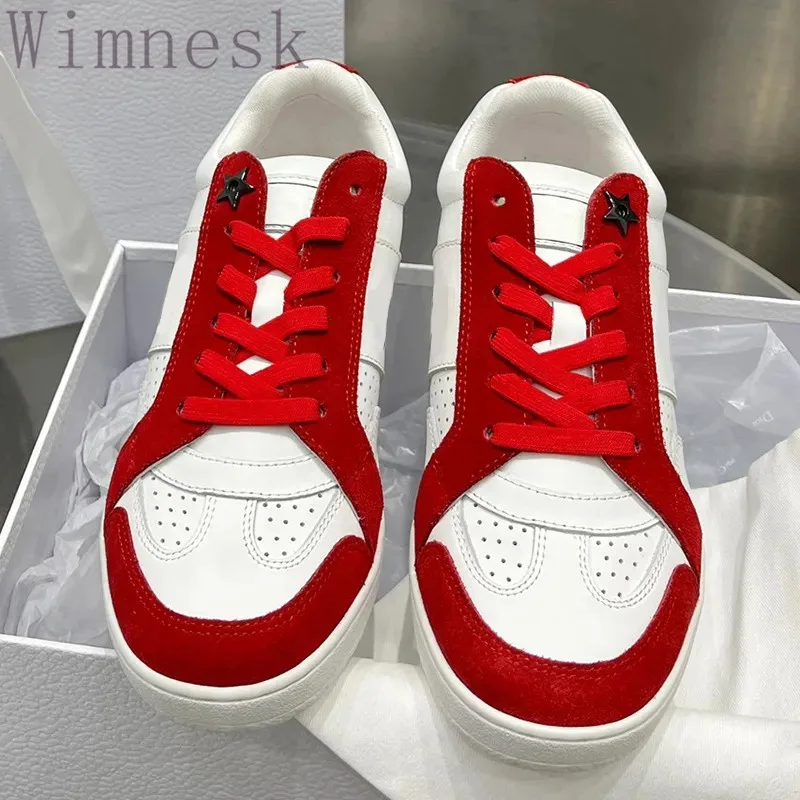 Женские кроссовки из натуральной кожи, с круглым носком, на шнуровке
Женские кроссовки из натуральной кожи, с круглым носком, на шнуровке