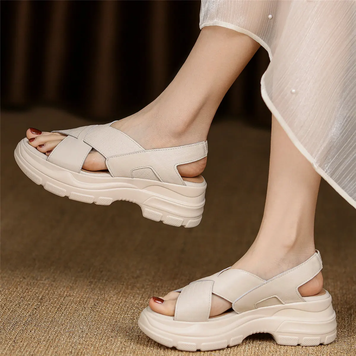 2022 Wedges Party Slippers Women Genuine Leather High Heel Gladiator Sandals Female Open Toe Platform Pumps Shoes Casual Shoes
2022 Wedges Party Slippers Women Genuine Leather High Heel Gladiator Sandals Female Open Toe Platform Pumps Shoes Casual Shoes