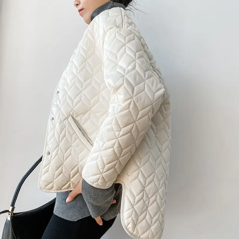 Design Sense Cotton-padded Women Jacket Round Neck Diamond Check Top 2023 New Loose Retro Lightweight Cotton-padded Winter Coat
Design Sense Cotton-padded Women Jacket Round Neck Diamond Check Top 2023 New Loose Retro Lightweight Cotton-padded Winter Coat
