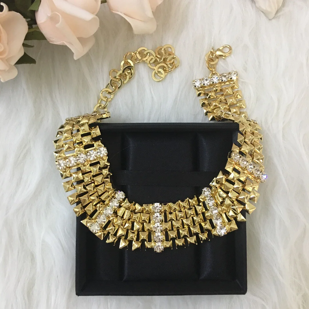Ar Multi Strands Retro Small Square Diamond Brass 24k Gold-Plated Necklace Exaggerated Fashionable High-End Fashion Jewelry
Ar Multi Strands Retro Small Square Diamond Brass 24k Gold-Plated Necklace Exaggerated Fashionable High-End Fashion Jewelry