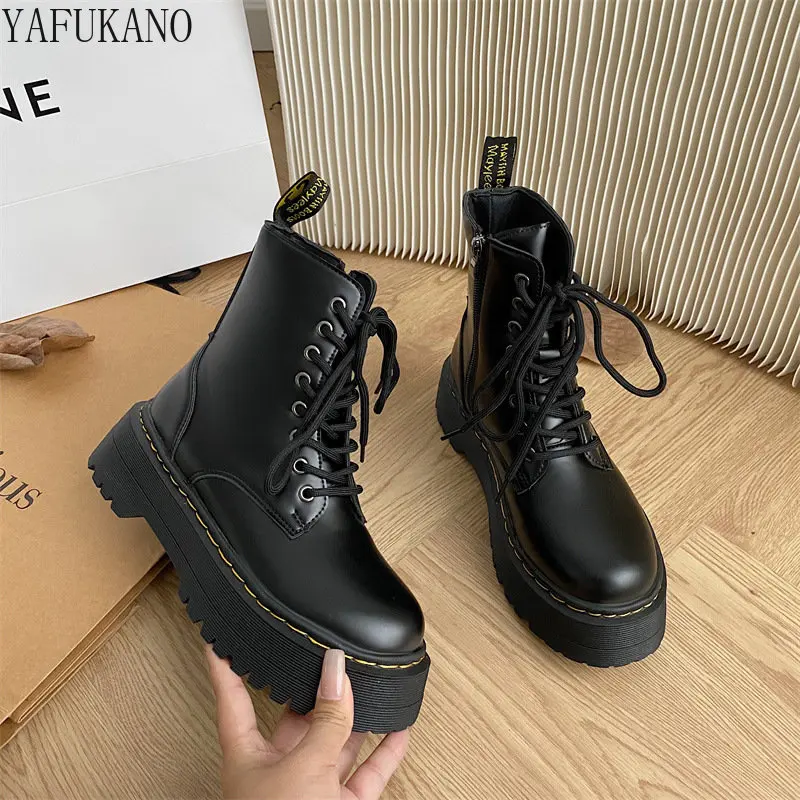 Minimalist Front Lace-up Combat Boots 5Cm Chunky Heel Platform Women Boots British Style Thick Sole Increase Height Casual Boots
Minimalist Front Lace-up Combat Boots 5Cm Chunky Heel Platform Women Boots British Style Thick Sole Increase Height Casual Boots