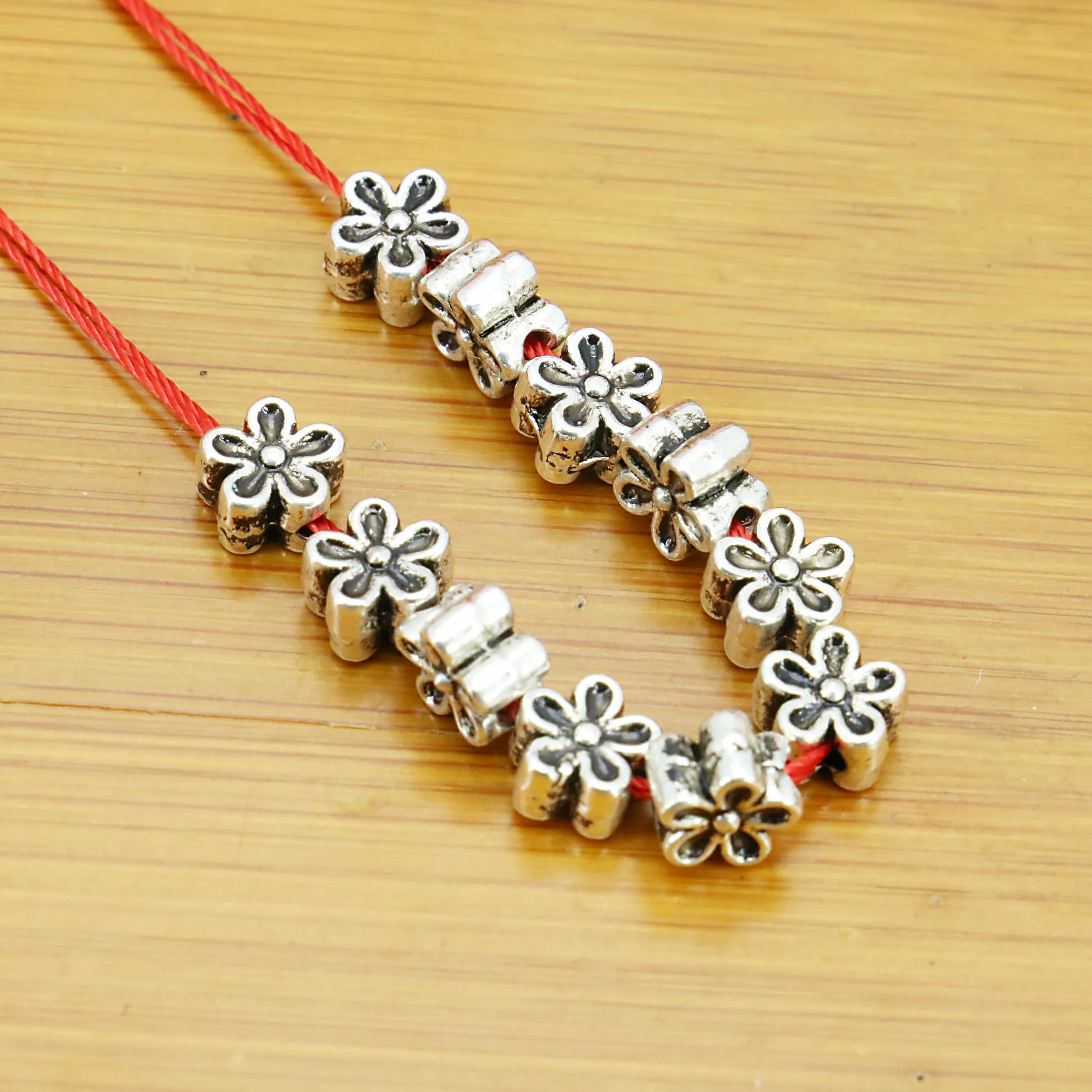 5PCS Hot 8x5mm Flower Spacer Silver-plate DIY Findings Jewelry Fittings Jewelry Making Design Accessories For Necklace Bracelet
5PCS Hot 8x5mm Flower Spacer Silver-plate DIY Findings Jewelry Fittings Jewelry Making Design Accessories For Necklace Bracelet