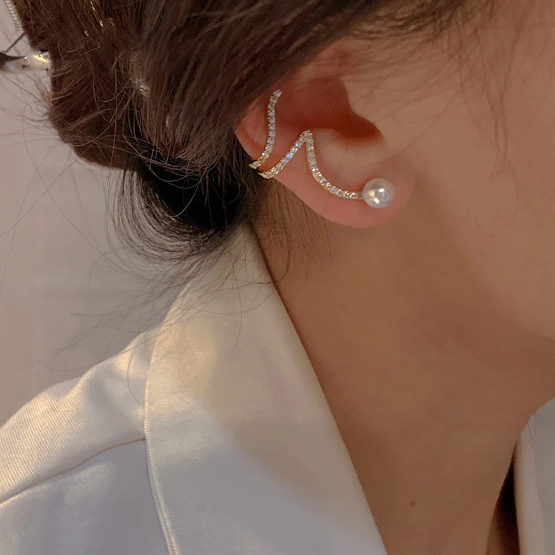 New Design Pearl Rhinestone No Piercling Earrings for Women Korean Fashion Temperament Ear Studs Ear Bone Clip Girls Jewelry
New Design Pearl Rhinestone No Piercling Earrings for Women Korean Fashion Temperament Ear Studs Ear Bone Clip Girls Jewelry