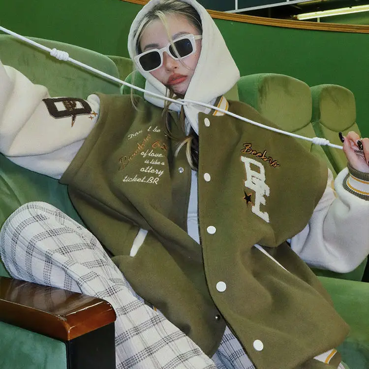 Autumn and winter American retro baseball uniform jacket female ins high street hooded couple woolen salt BF hooded jacket
Autumn and winter American retro baseball uniform jacket female ins high street hooded couple woolen salt BF hooded jacket
