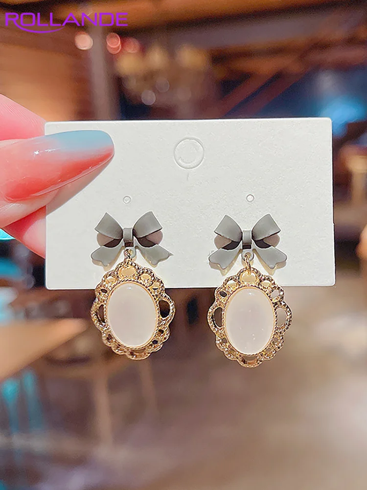 S925 Silver Needle New Flower Pearl Ear Dings Simple Popular Jewelry Birthday Gift Electroplated Celebrity Model
S925 Silver Needle New Flower Pearl Ear Dings Simple Popular Jewelry Birthday Gift Electroplated Celebrity Model