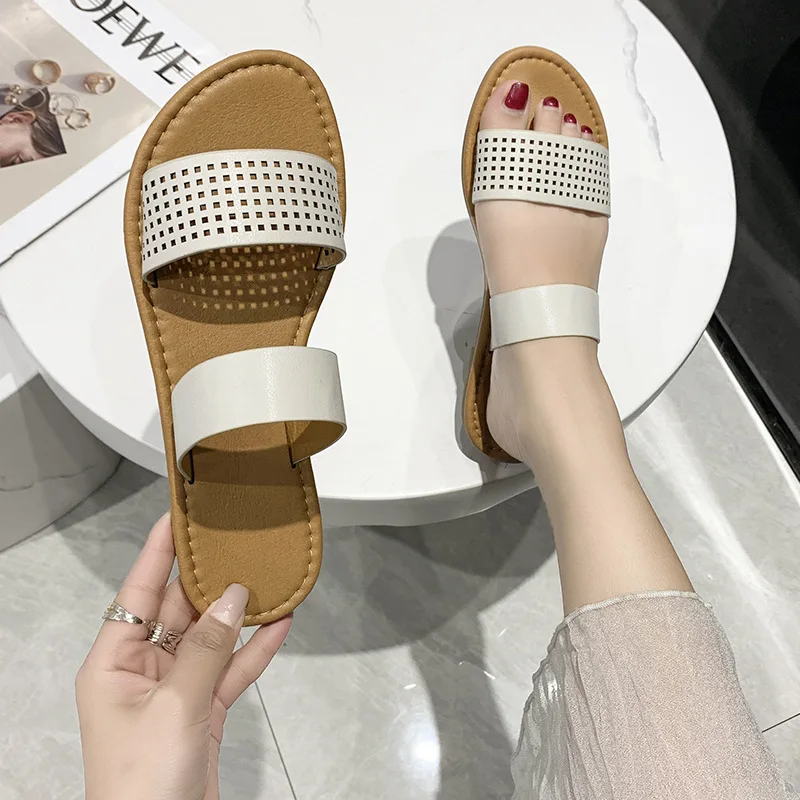 2022 Flat Hollow Ladies Beach Slipper Solid Color Breathable Woman Beach Flip-Flops Flat Heel Comfortable Fashion Female Sandals
2022 Flat Hollow Ladies Beach Slipper Solid Color Breathable Woman Beach Flip-Flops Flat Heel Comfortable Fashion Female Sandals